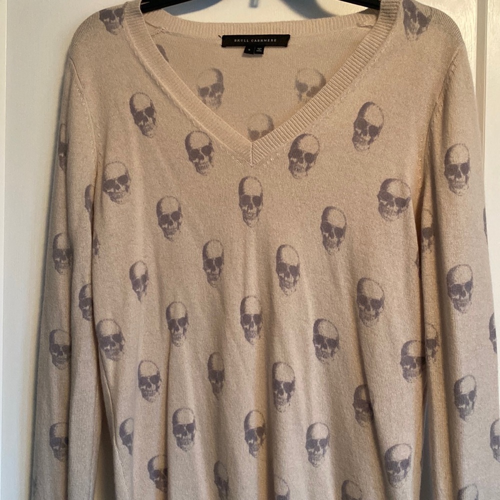 Skull Cashmere size small, cashmere sweater, excellent condition
